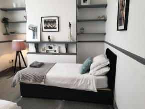 Willow House Excellent accomodation Central Exeter-Uni-Chiefs-RD&E-Courtyard Garden-public parking in vicinty-Sleeps up to 6